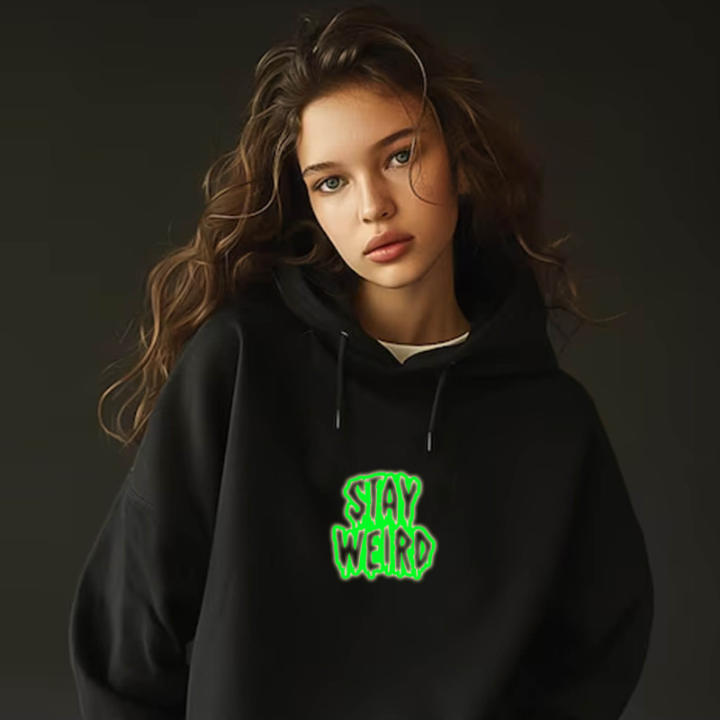 Świecąca bluza stay weird