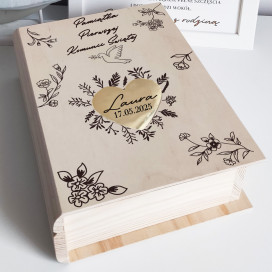 Pudełko z biblią komunia